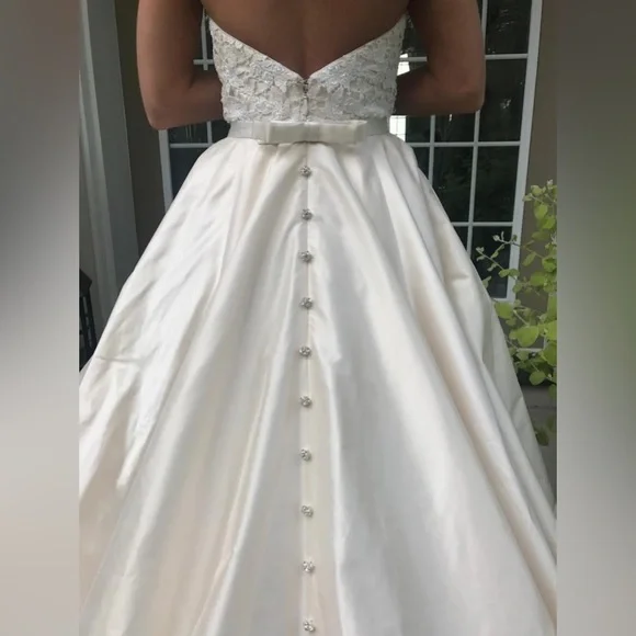 NEW Romona Keveza Wedding Dress & Accessories - Picture 7 of 8